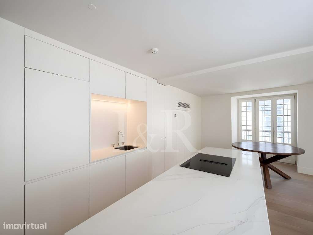 Apartamento T2 com varanda fechada e estacionamento junto à Av. Lib... - Grande imagem: 5/28