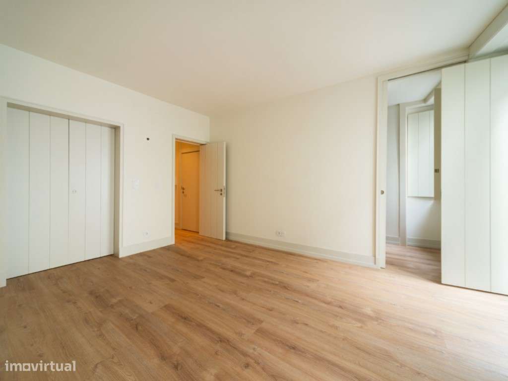 Apartamento T3+1 com pátio e piscina junto à icónica Av. da Liberdade - Grande imagem: 4/49