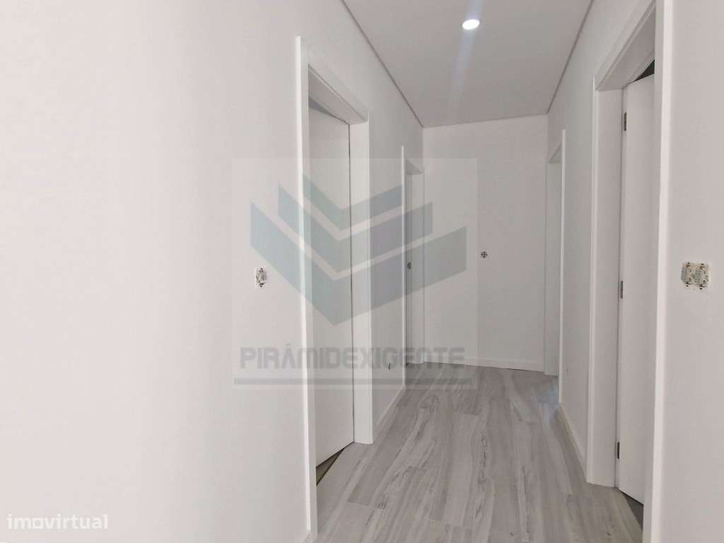 Moradia Isolada, Fernão Ferro, 2 Suítes, open space 46m2-12