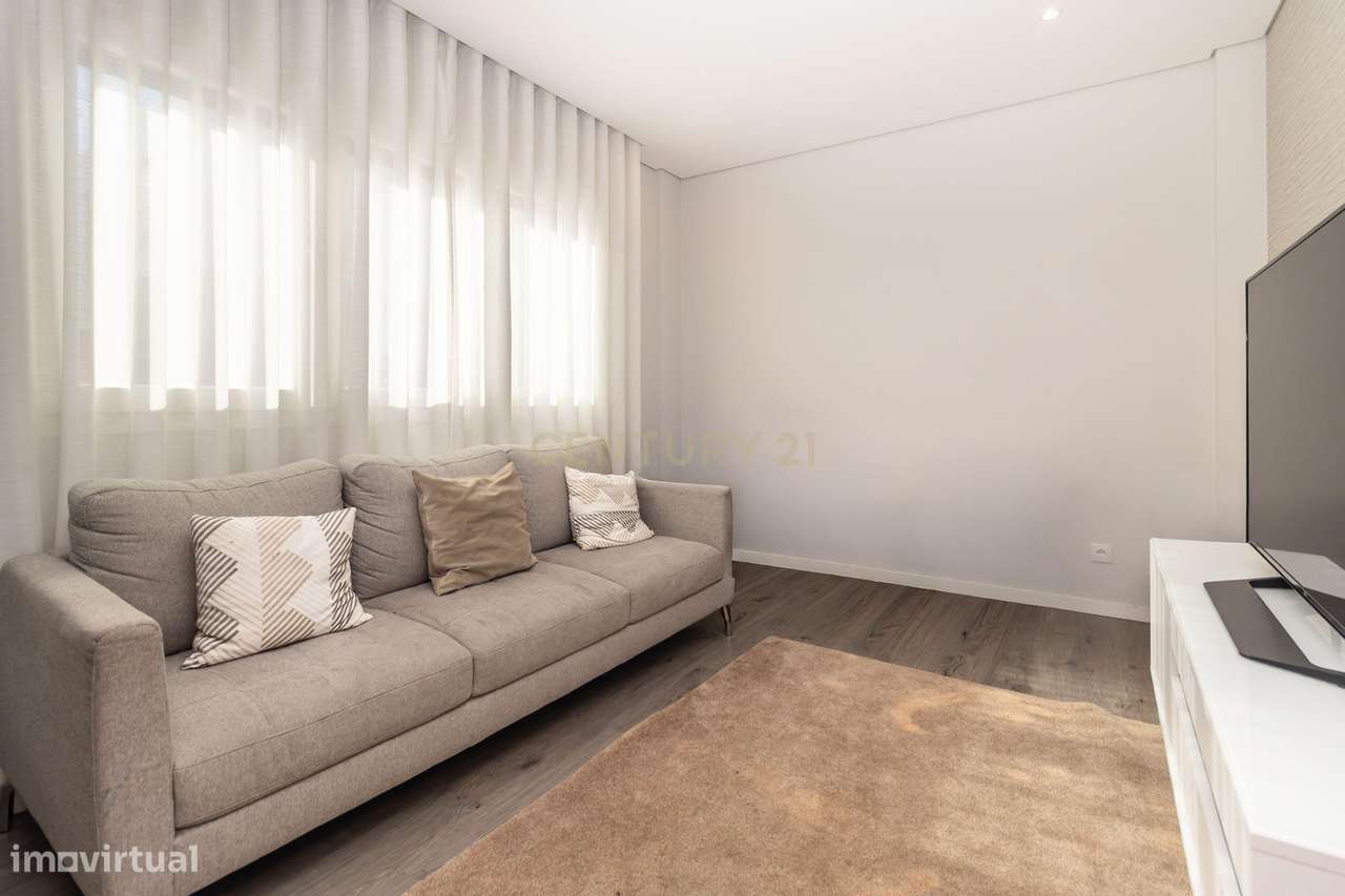 ELEGANTE MORADIA T4 EM FAMÕES TOTALMENTE MOBILADA - Grande imagem: 5/54