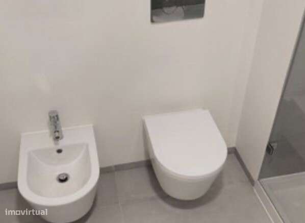 Apartamento para venda, à Paiva Couceiro-9