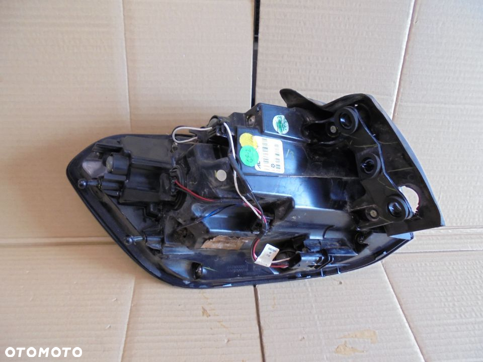 LAMPA TYLNA PRAWA jeep compass P68461568AA - 2