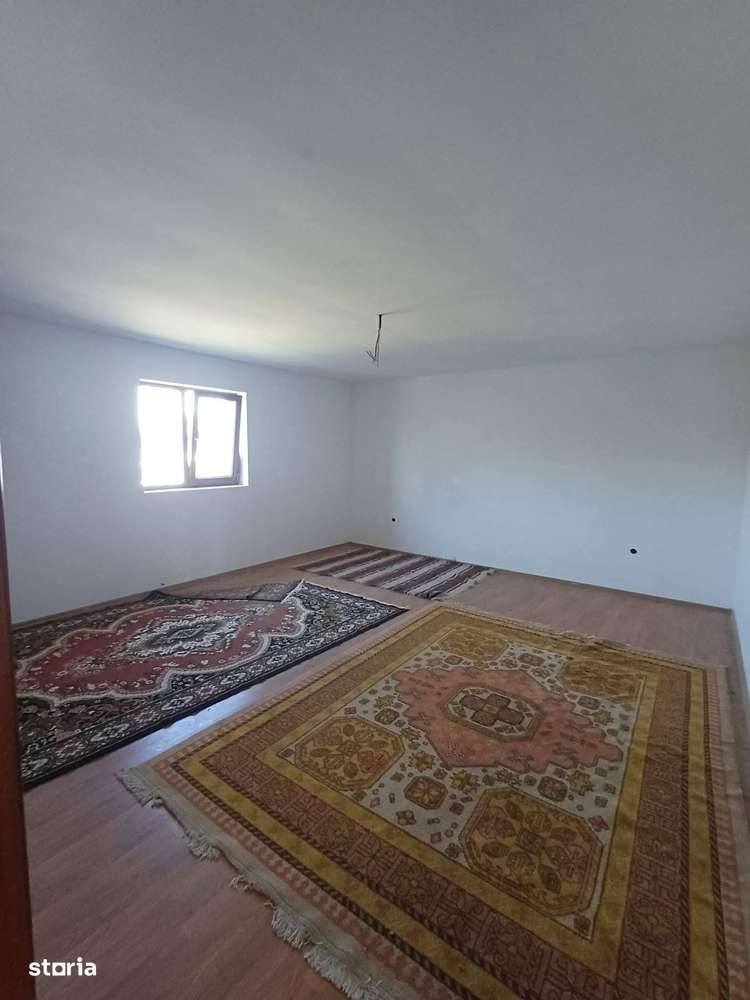 Casa de vanzare in Cotu-Vames, teren de 1130mp , P+E, 99.900 euro-3