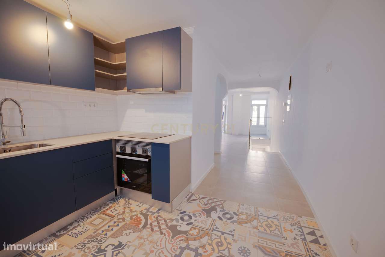 Prédio c/ 2 apartamentos (T1 e T2) com Pátio e Terraço - Centro Histór-35