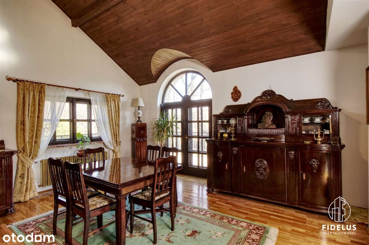 Dom w Kętach w stylu willi podmiejskiej-8