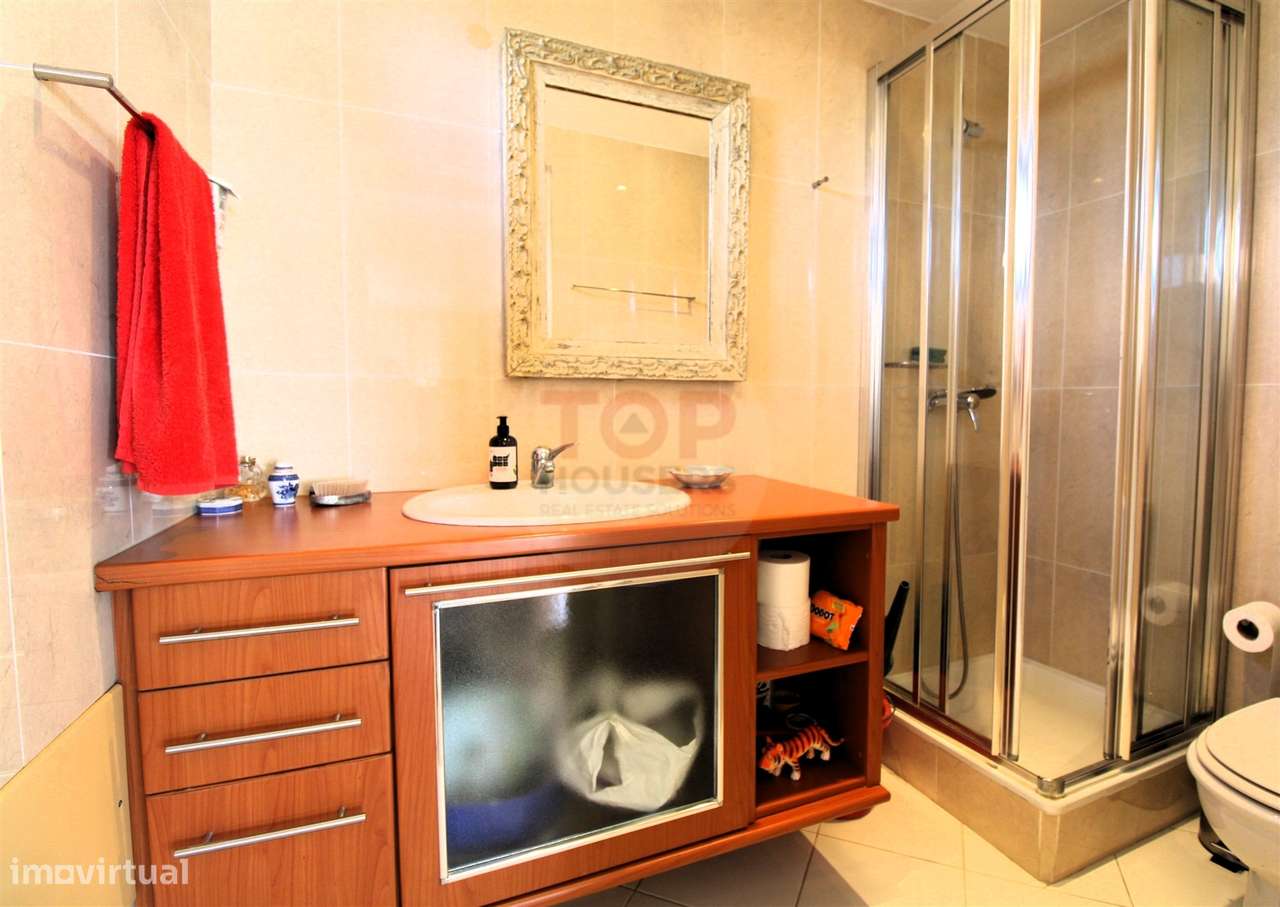 Penthouse T4+1 com Terraço Panorâmico e dois estacionamentos-17