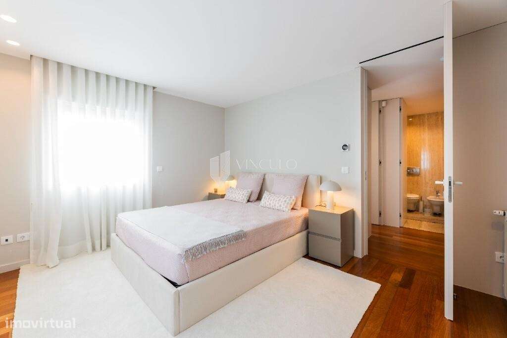Moradia T4 em zona privilegiada de Nogueiró – conforto, elegância e vi-16