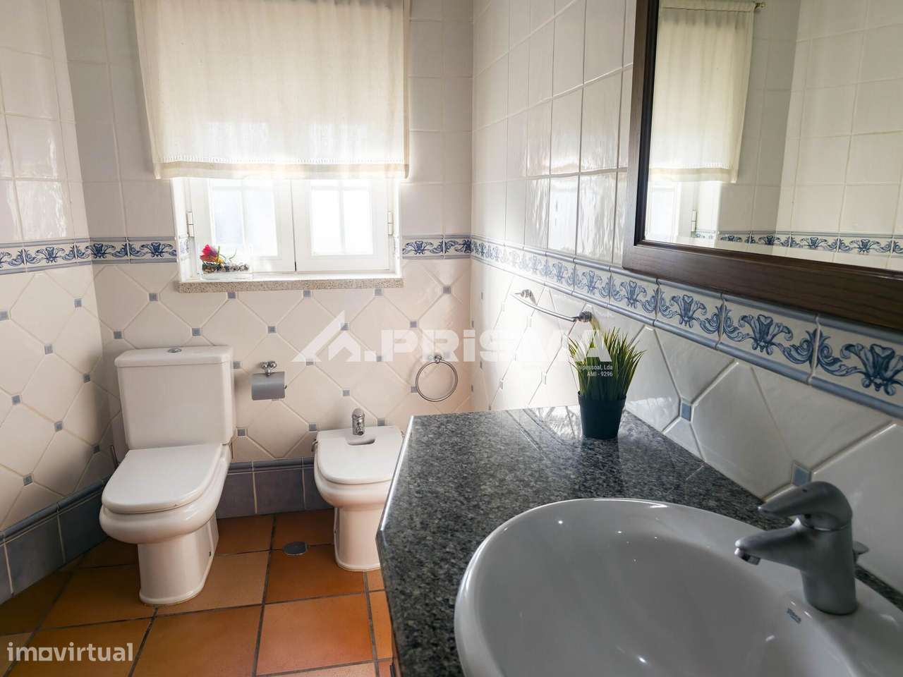 Moradia T5 para Venda em C. Branco-16