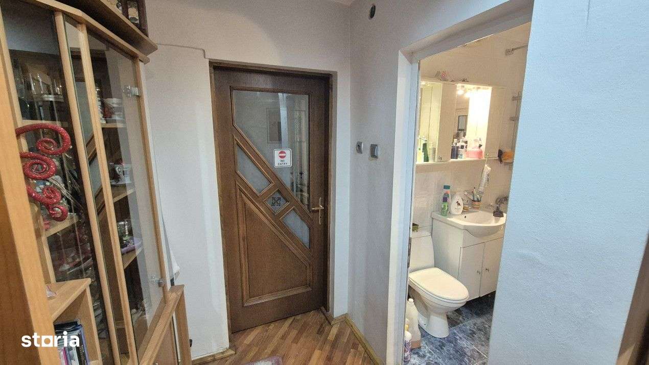 Vanzare apartament 2 camere, et.1,  zona 8 Mai-3