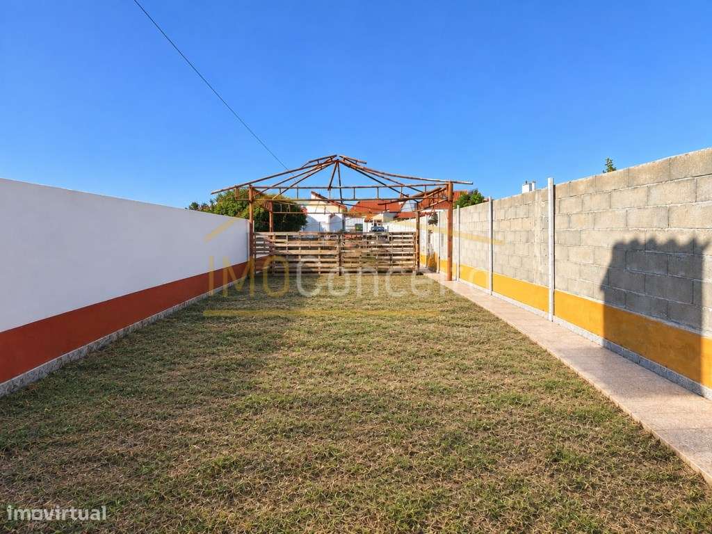 MORADIA T3 COM 2 ANEXOS| PISCINA| EXCELENTE LOCALIZAÇÃO E POTENCIAL...-31