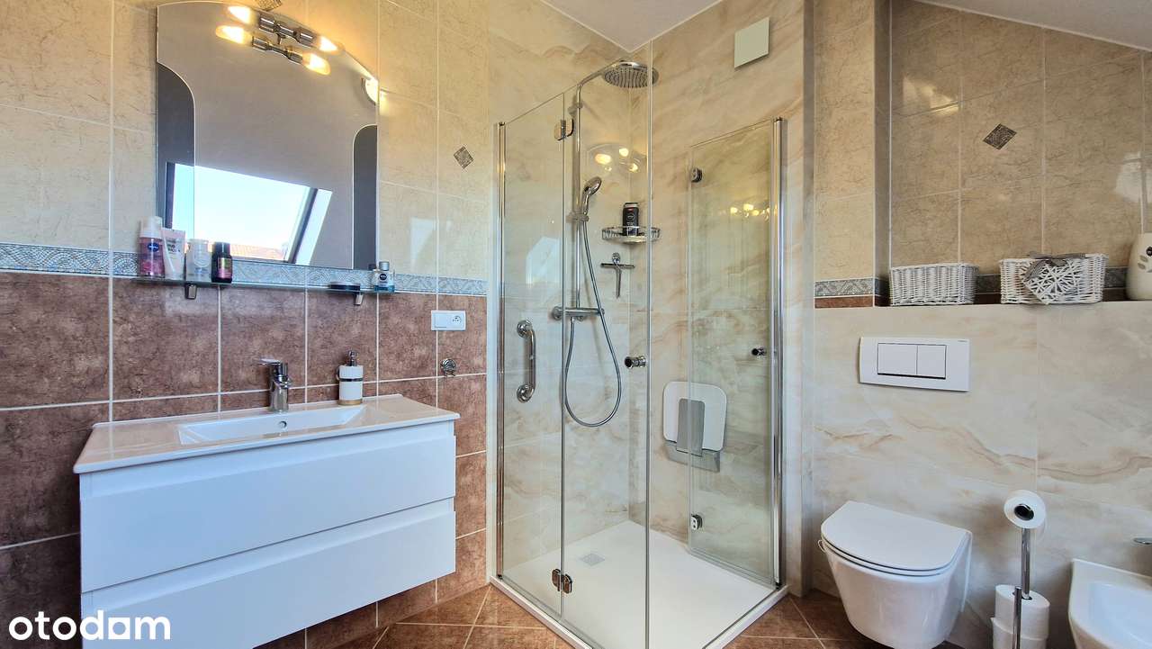 Przestronny bardzo zadbany dom, osobny garaż, zagospodarowany ogród-10