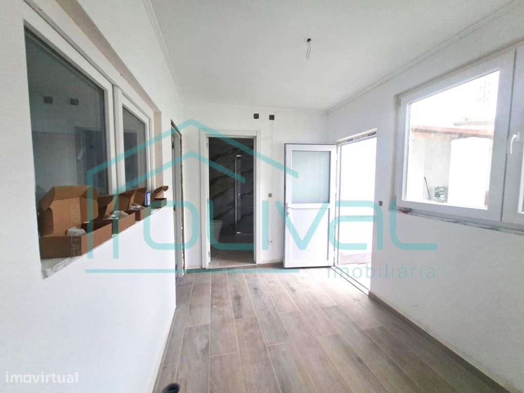 Moradia T3 totalmente remodelada no centro de Salvaterra de Magos-29