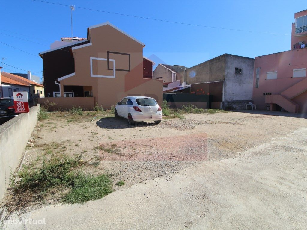 Terreno urbano para construção no centro de A-dos-Cunhados