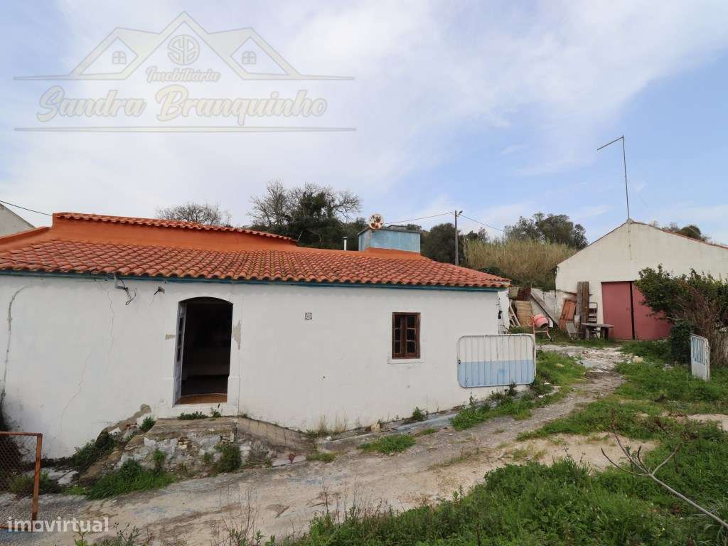 Moradia T3 com garagem e terreno 4120m2-18