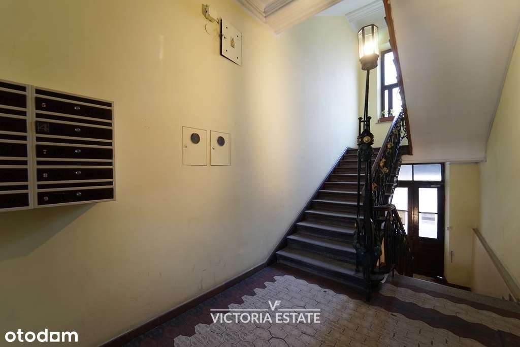 Duży apartament w pięknej kamienicy przy parku-15