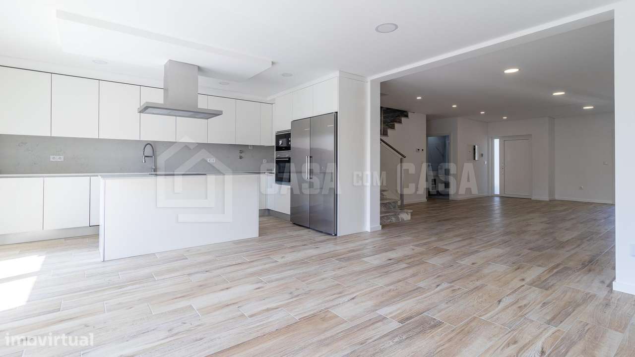 Moradia em Banda V4+2 em Orgens - Grande imagem: 2/16