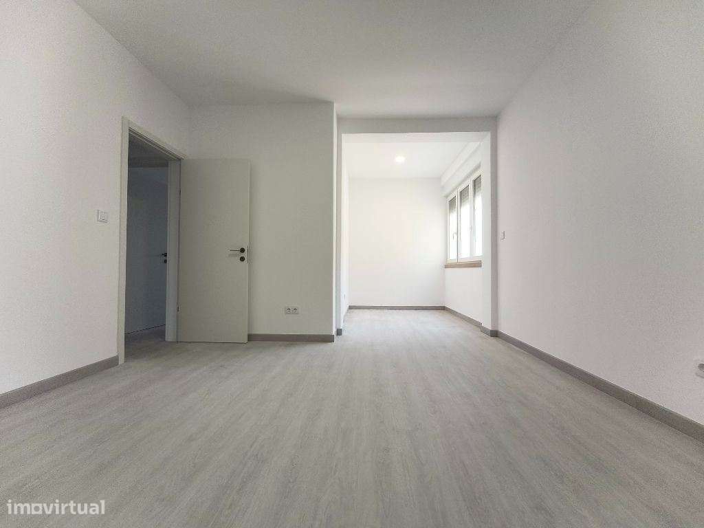 Apartamento T4 totalmente remodelado com suíte, varanda e vista rio...-3