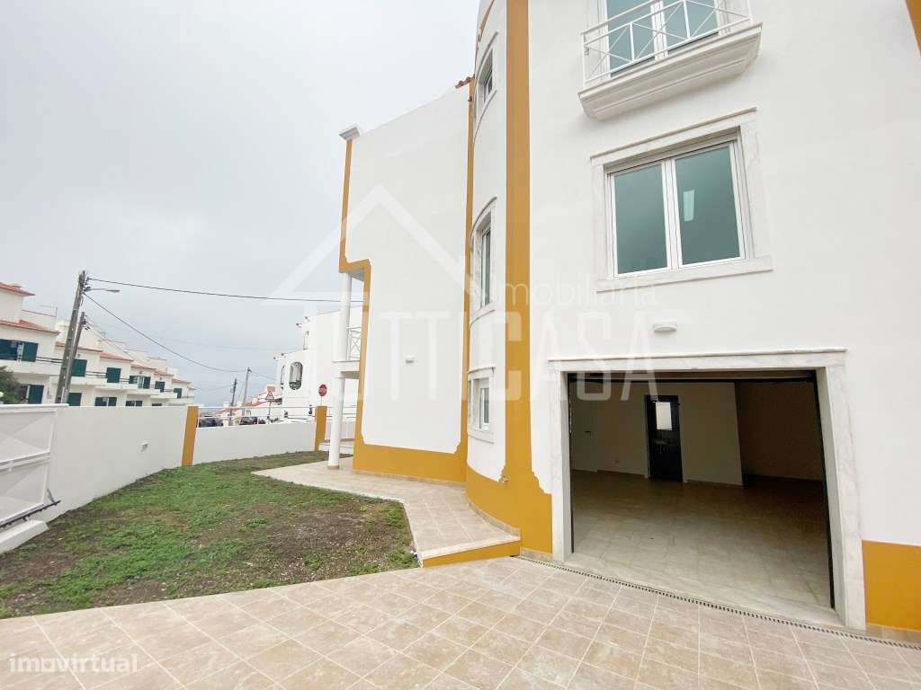 Moradia V3+1 totalmente remodelada na Ericeira-0