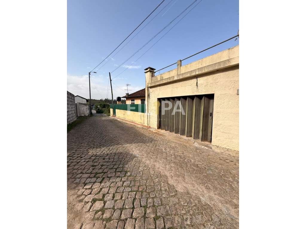 Moradia com 4 frentes no centro de Recarei - espaço, luz e excelent...-17