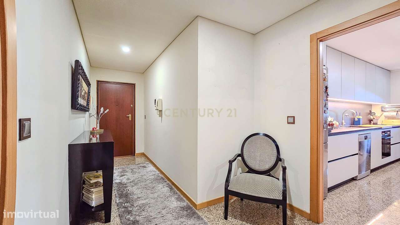Apartamento T2 no Bonfim, Porto, terraço fechado e varanda.-17