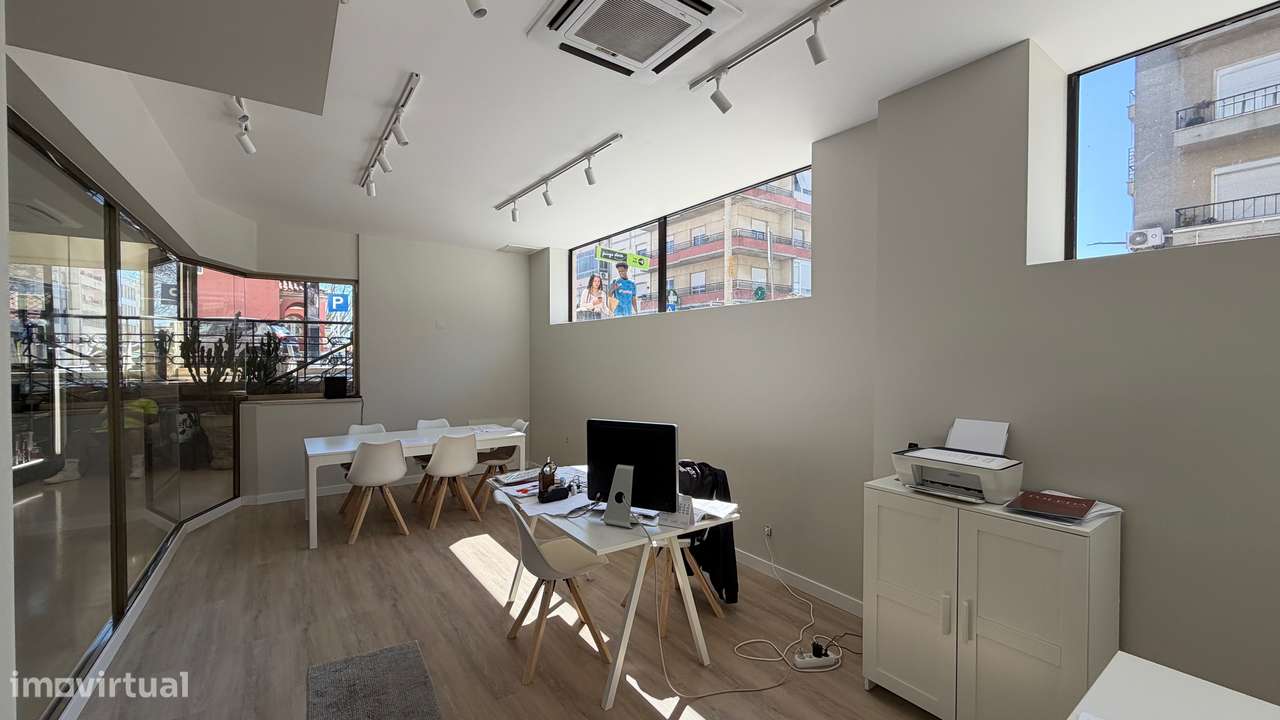 Loja Centro Alverca com Montras Generosas para a Rua Principal - Grande imagem: 5/14