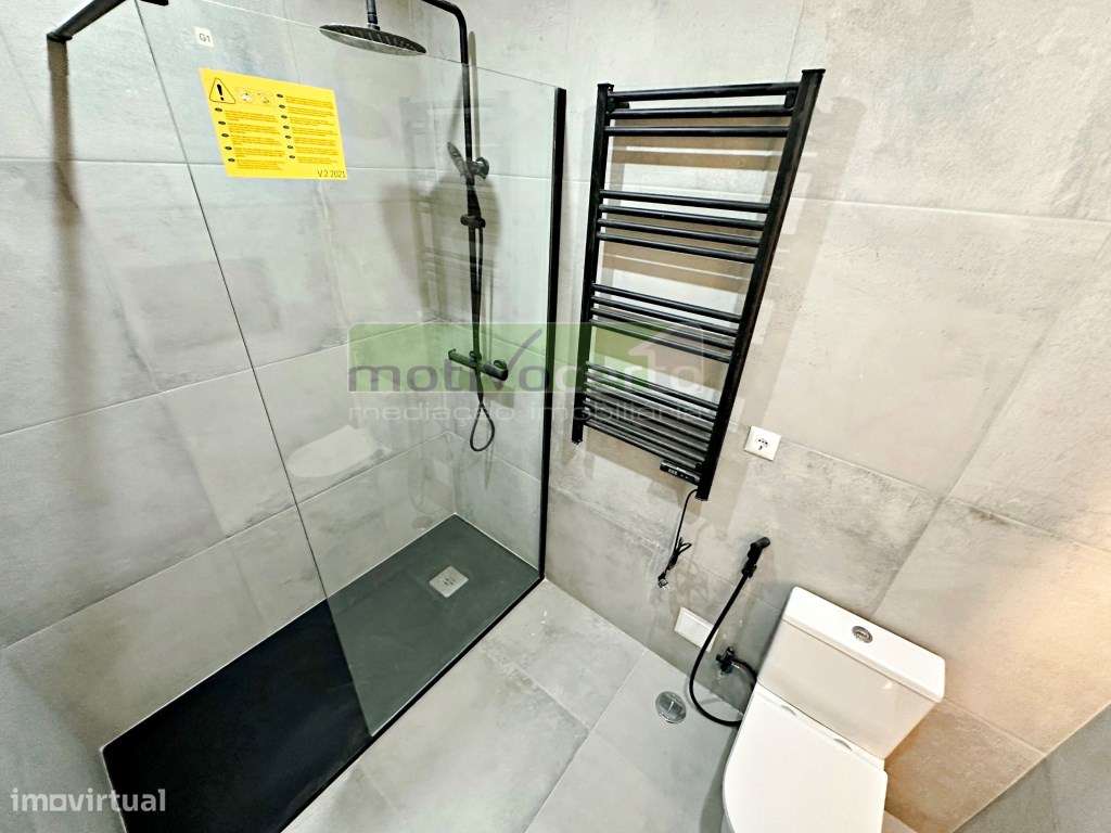 Magnífico T3 Totalmente Remodelado no Casal de São Brás, com Varand...-16