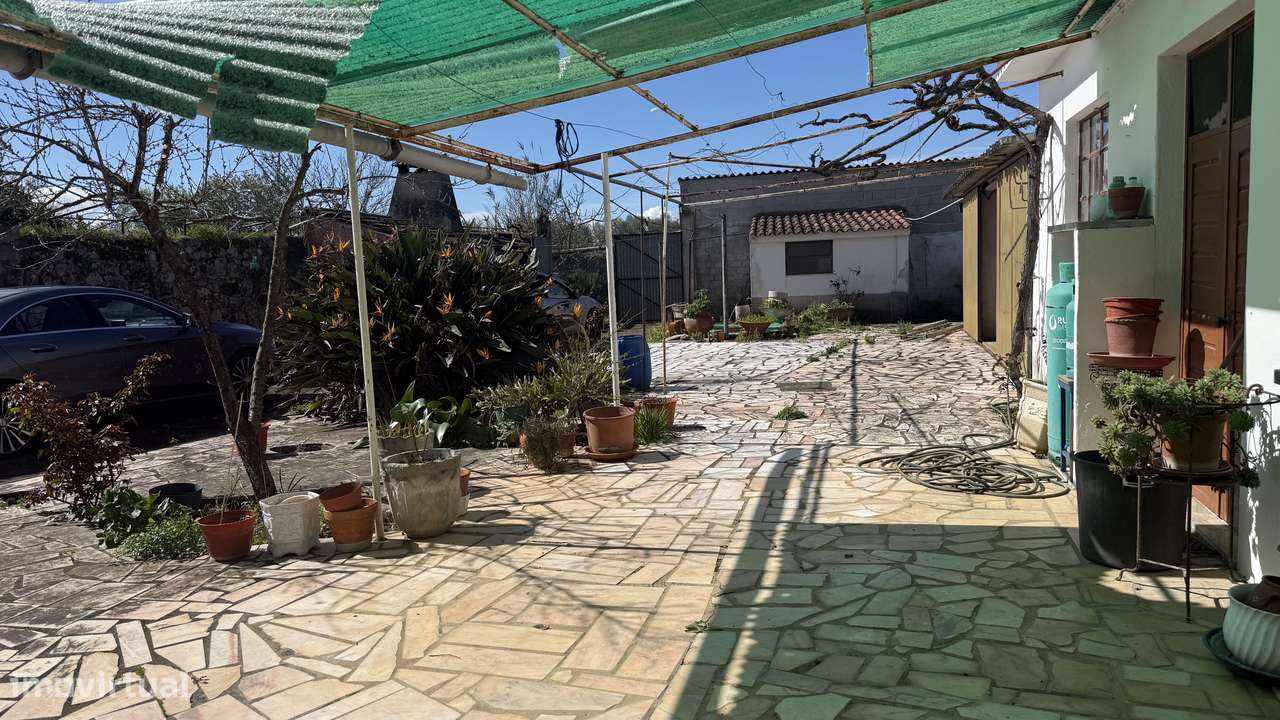 Moradia Isolada com Terreno Amplo em Parceiros da Igreja, torres novas-34