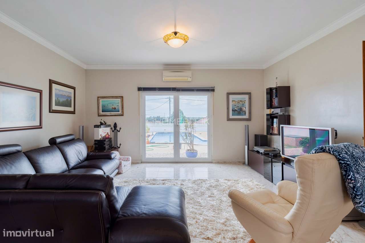 Moradia c/ 354 m² | Lote 1130 m² | Piscina e Jardim em Brejos do Assa-12