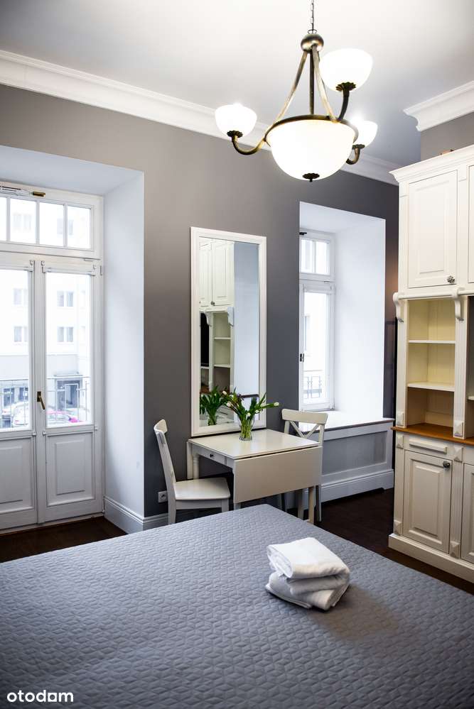 Kawalerka, Hoża 50, lokalizacja TOP-7