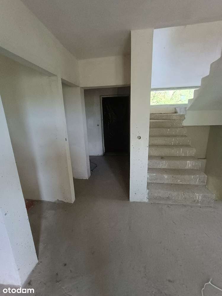 Dom z potencjałem w cichym miejscu-6