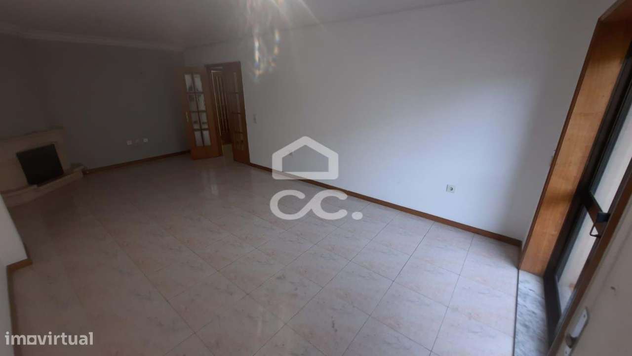 Apartamento T3+1 situado na zona da Levada, em Rio Tinto, Gondomar-7