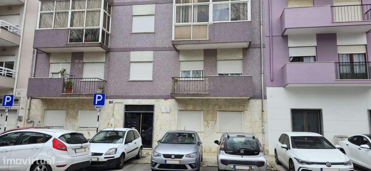 T3 em Almada com logradouro/ Excelente Localização-19