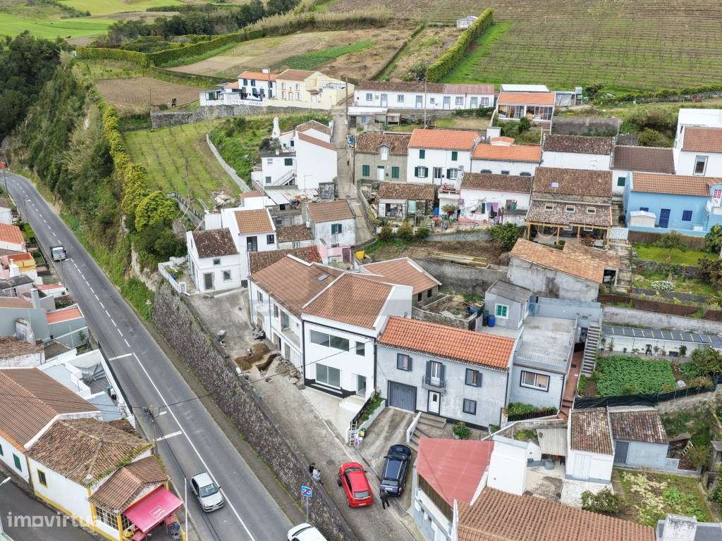 Moradia V1+1 Totalmente Remodelada com Vista Mar em Água de Alto-5