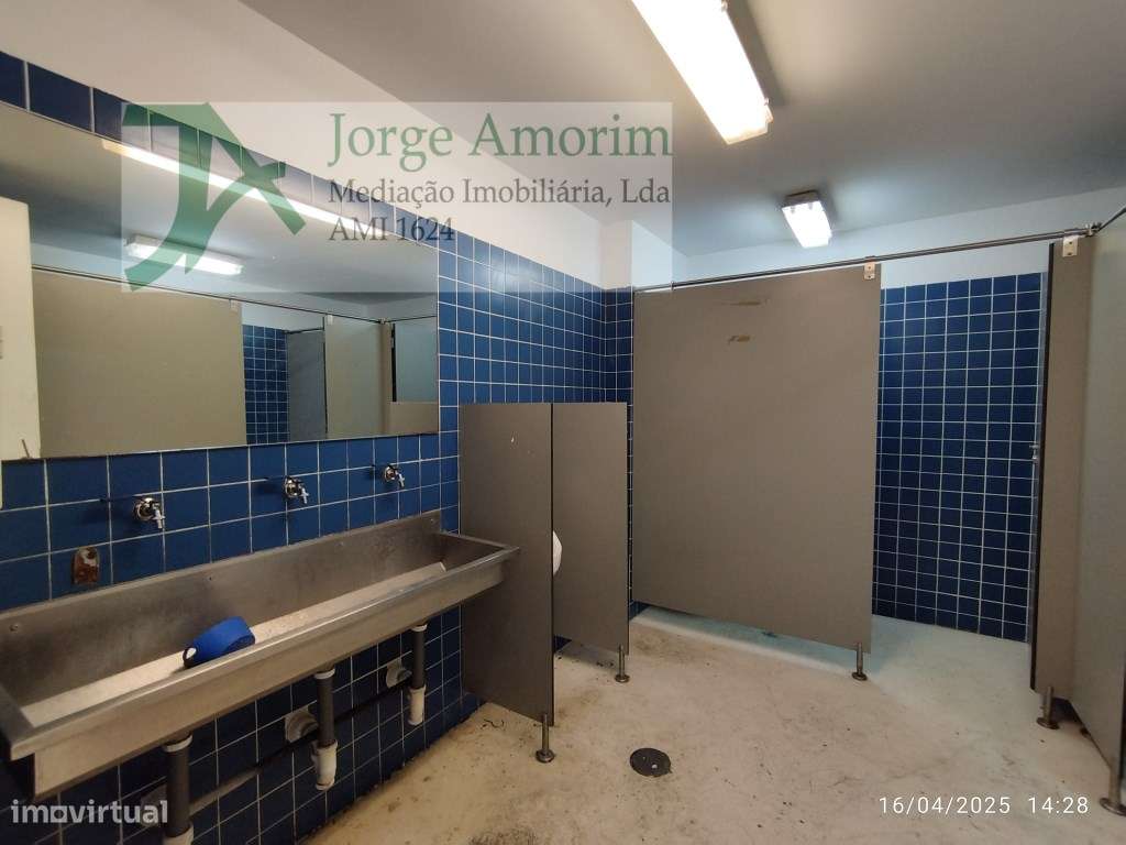 Armazém industrial com 1400 m2. Frente para A.E - A43 Porto - Gondo...-19