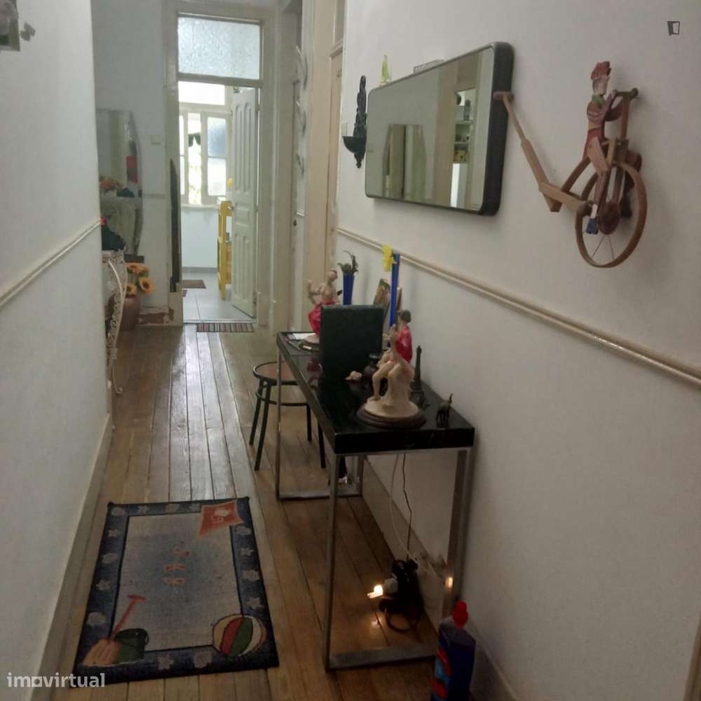 Quarto - localizado em Anjos Lisbon - Grande imagem: 5/6