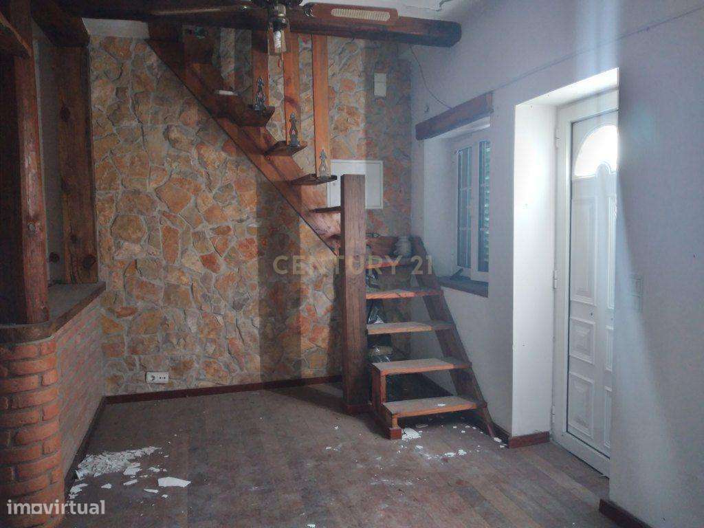 Moradia Térrea com Potencial de Ampliação | Torre da Marinha - Grande imagem: 3/15