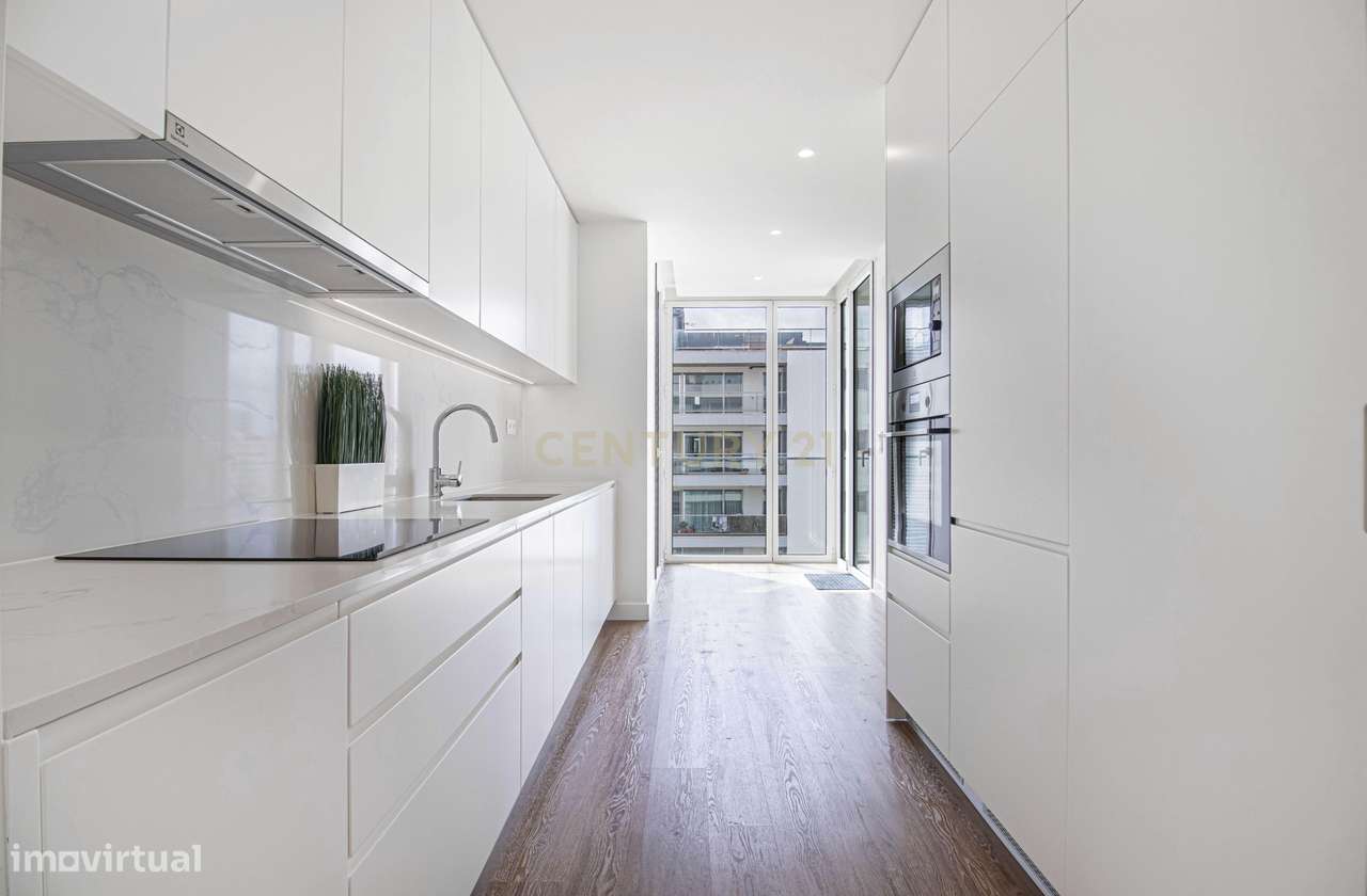 Apartamento T4 em Condomínio com Piscina e Garagem - Grande imagem: 1/37