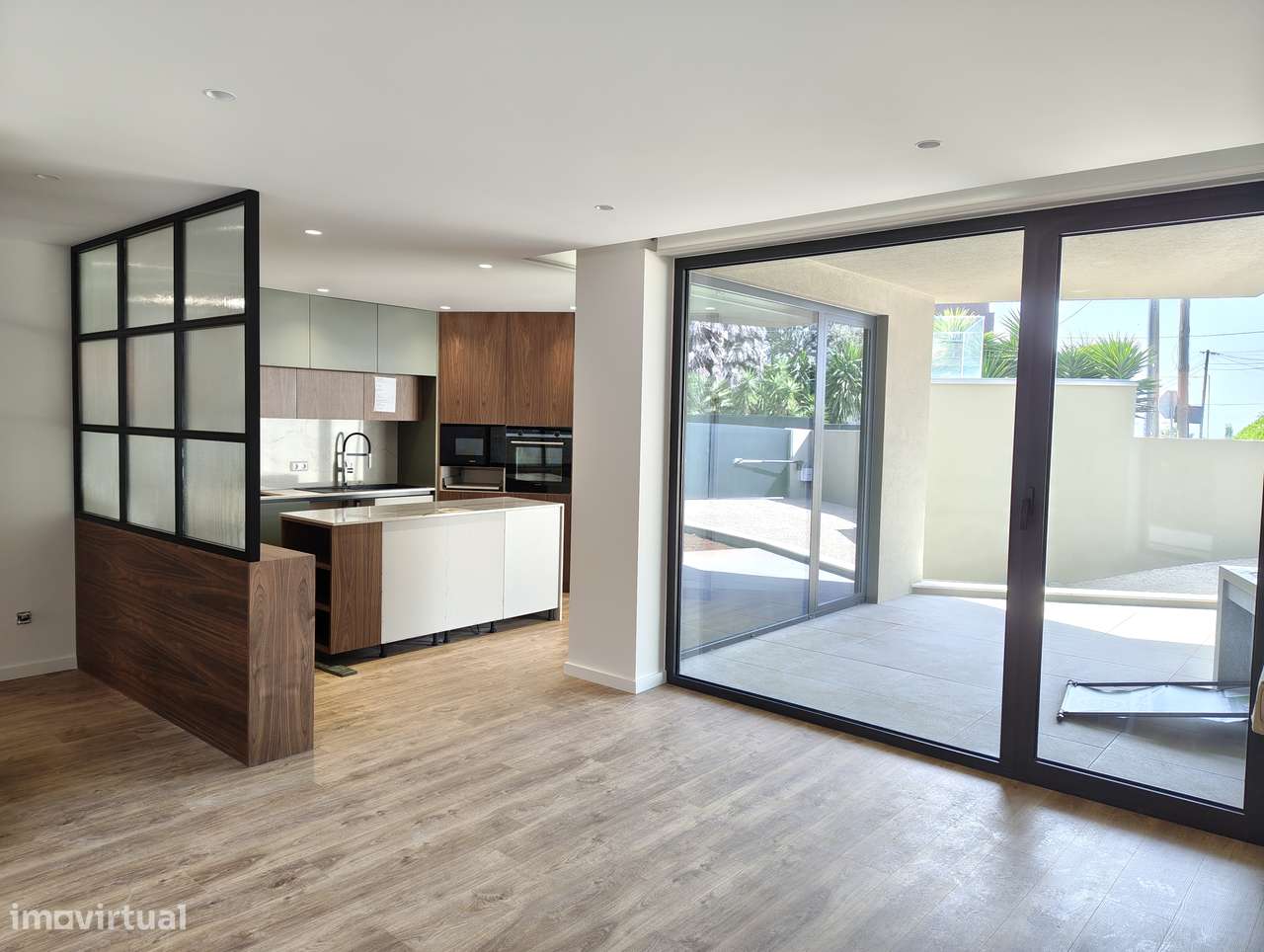 Moradia T4 com piscina, garagem e jardim em Canidelo-8