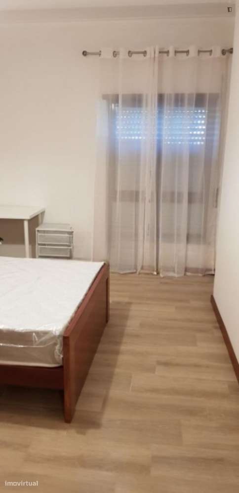 Quarto - localizado em Sé de Braga e São Lázaro Braga - Grande imagem: 2/9