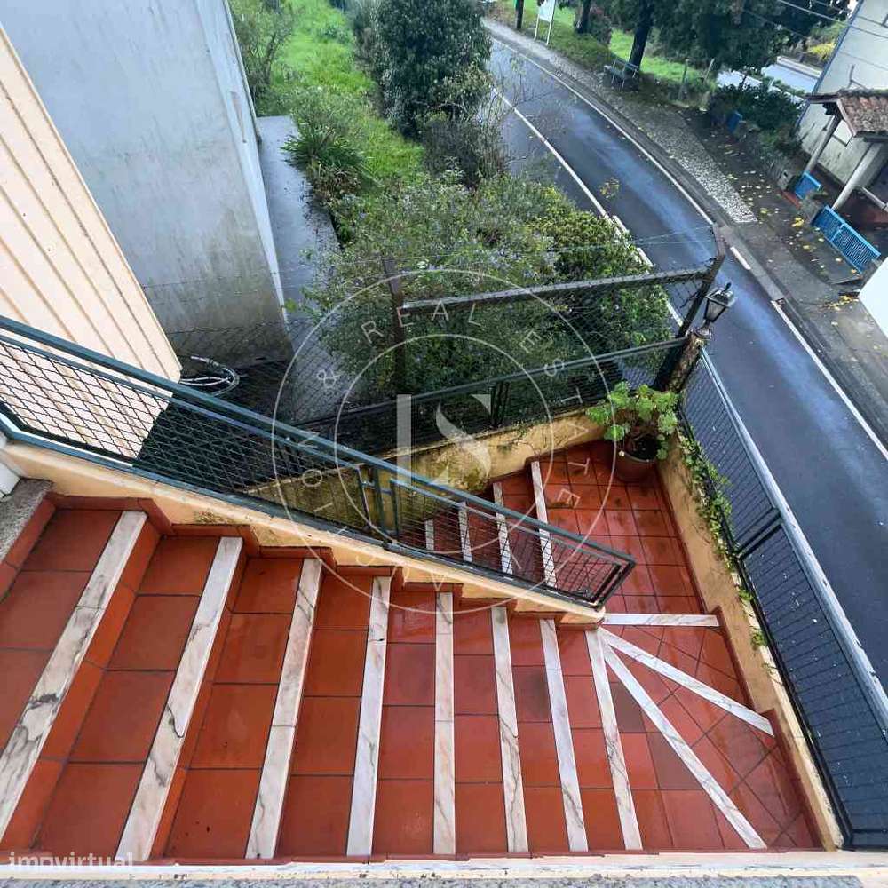 2 Apartamentos + Garagem com Logradouro | Vale de Cambra-14