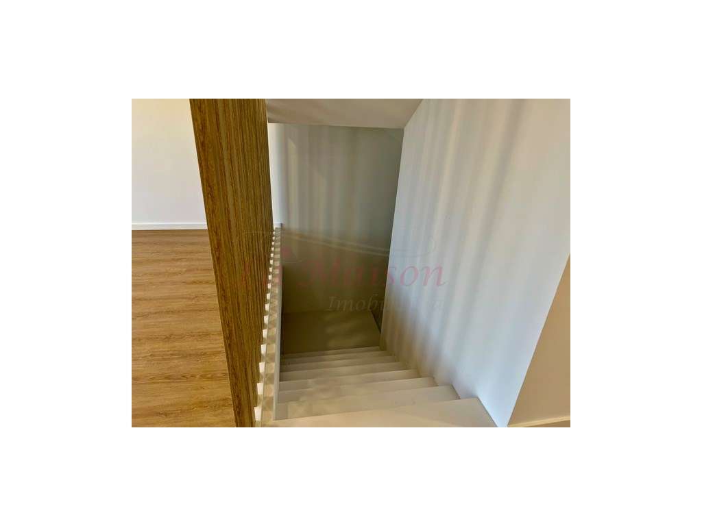 Moradia V5 no centro de Loures-21