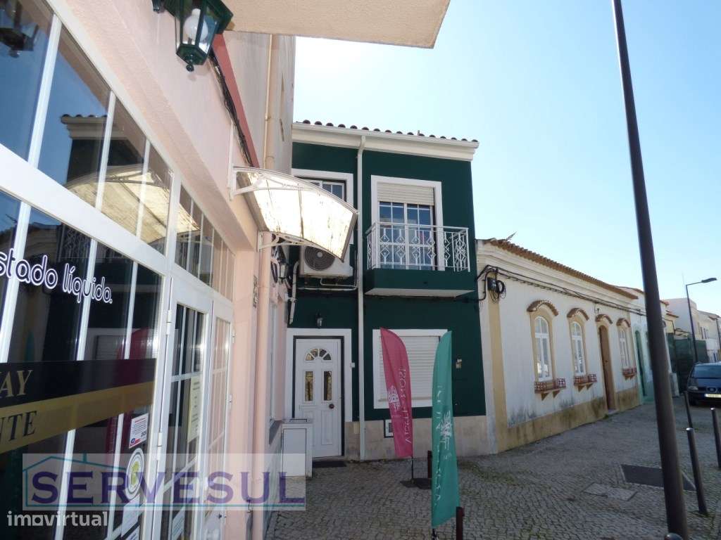 Propriedade composta por uma casa de habitação Duplex com 2 quartos... - Grande imagem: 5/17