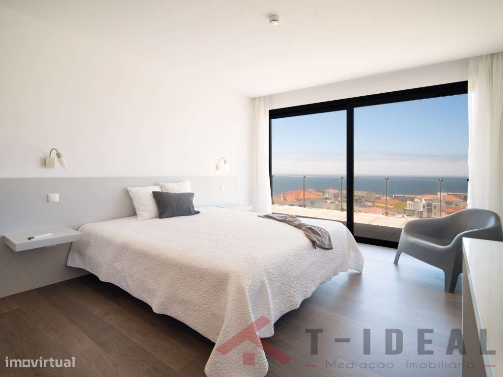 Moradia T4 Moderna Vista Mar-40