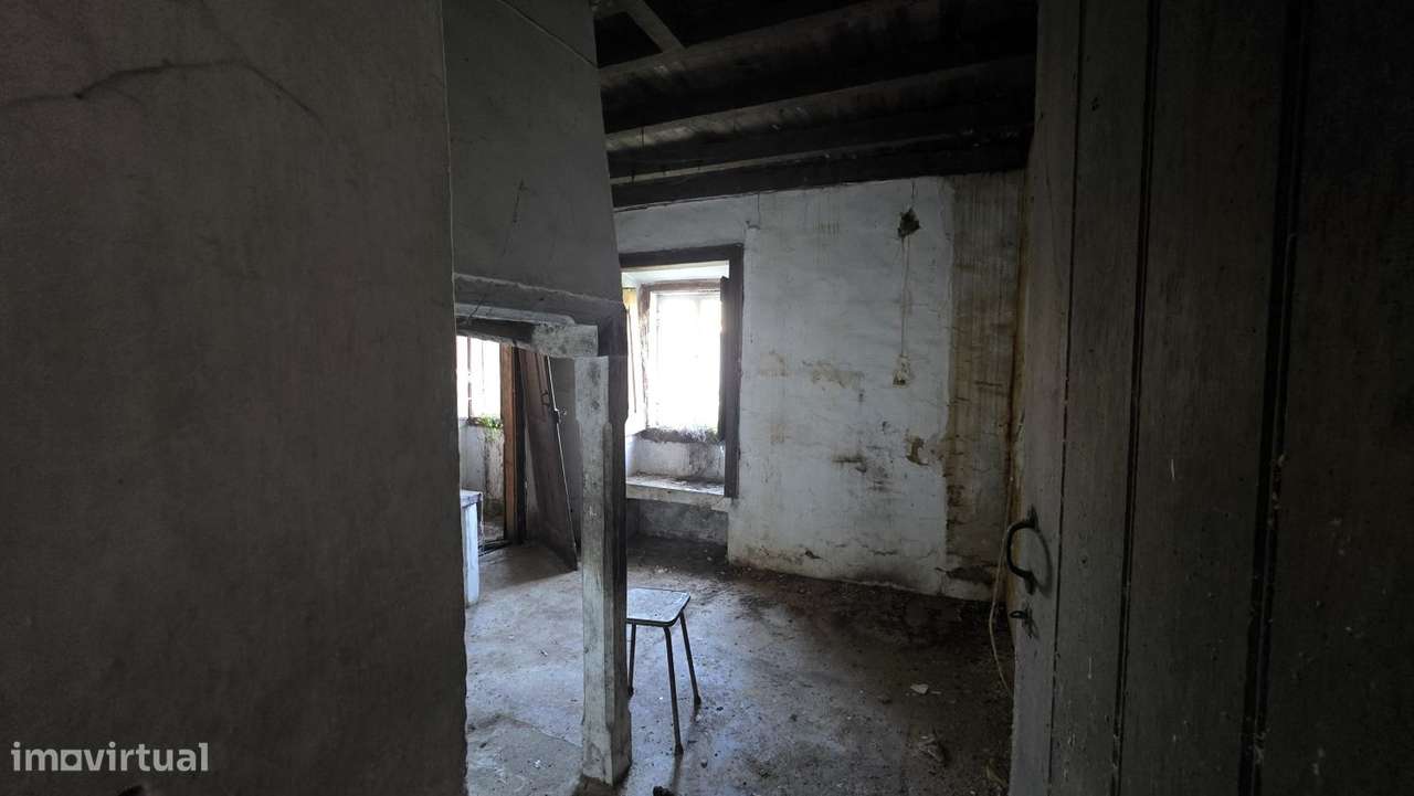 Moradia para restaurar, com terreno, perto de Ferreira do Zêzere-31