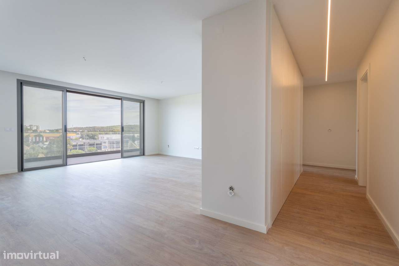 Apartamento T3 Novo a Estrear | 3 Suites | Vista Rio | Garagem Box | C-5