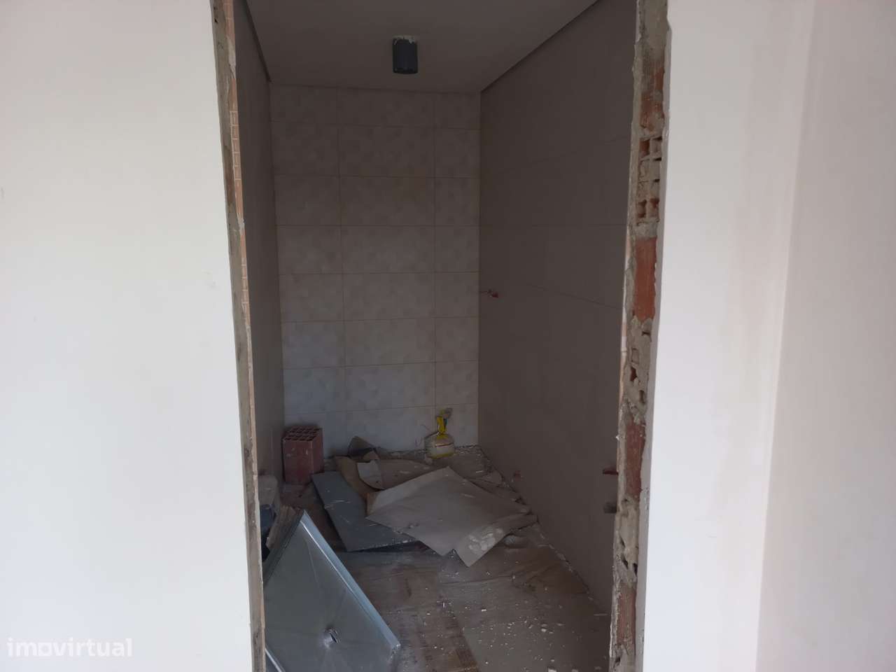 Moradia T3 em final de construção, com piscina, em Fernão Ferro - Grande imagem: 5/23