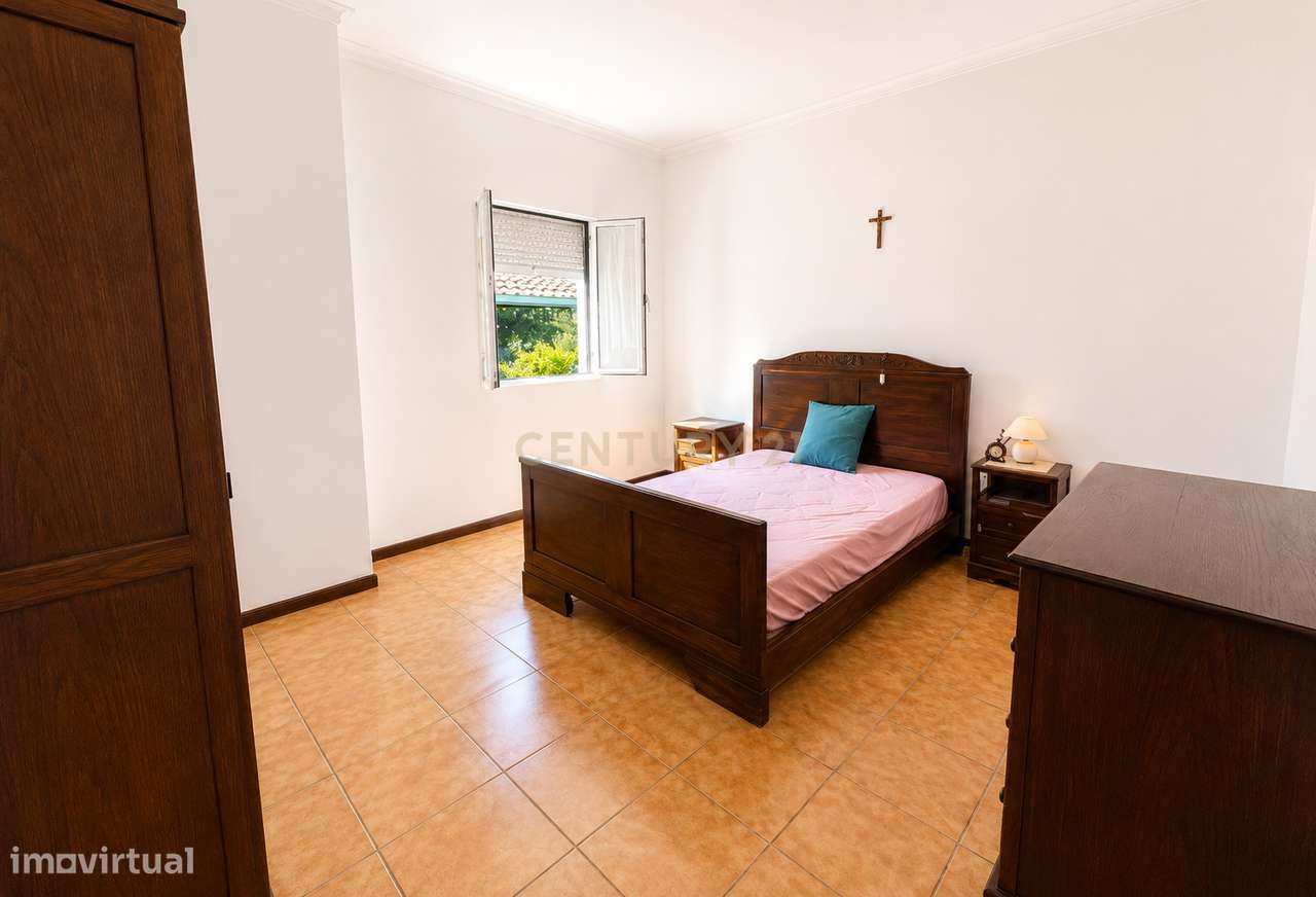 Moradia T5 com Terrenos para Construção no Largo da Feira – Lanheses,-5