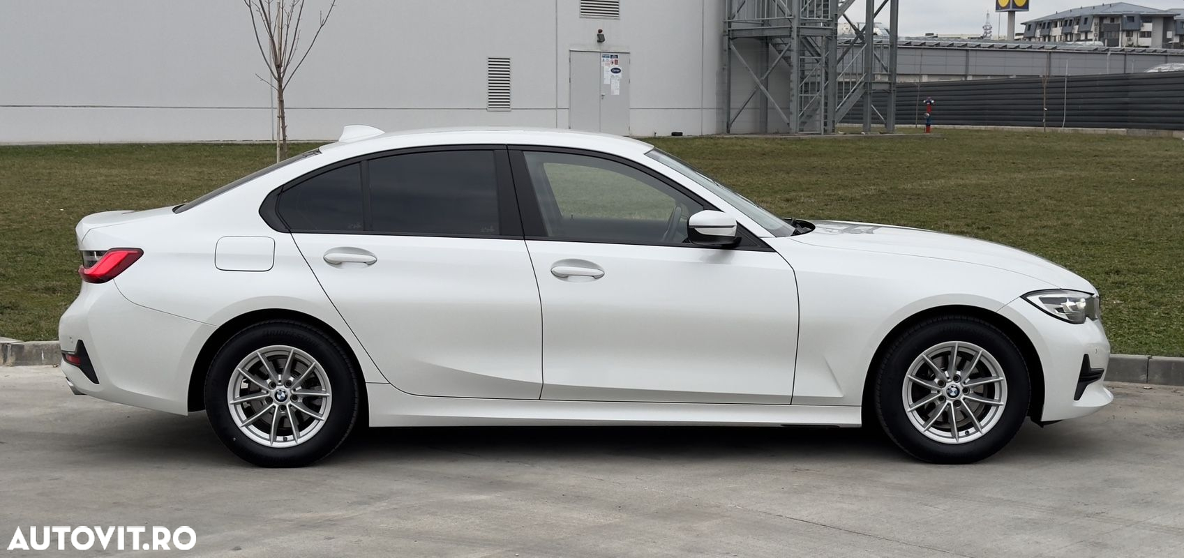 BMW Seria 3 318d Aut. Edition M Sport Shadow - 35