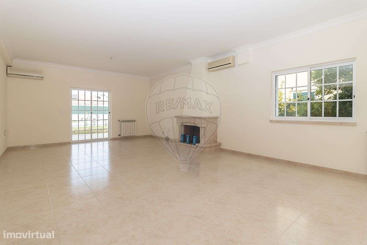 Moradia T4 nas Casas de Azeitão-17