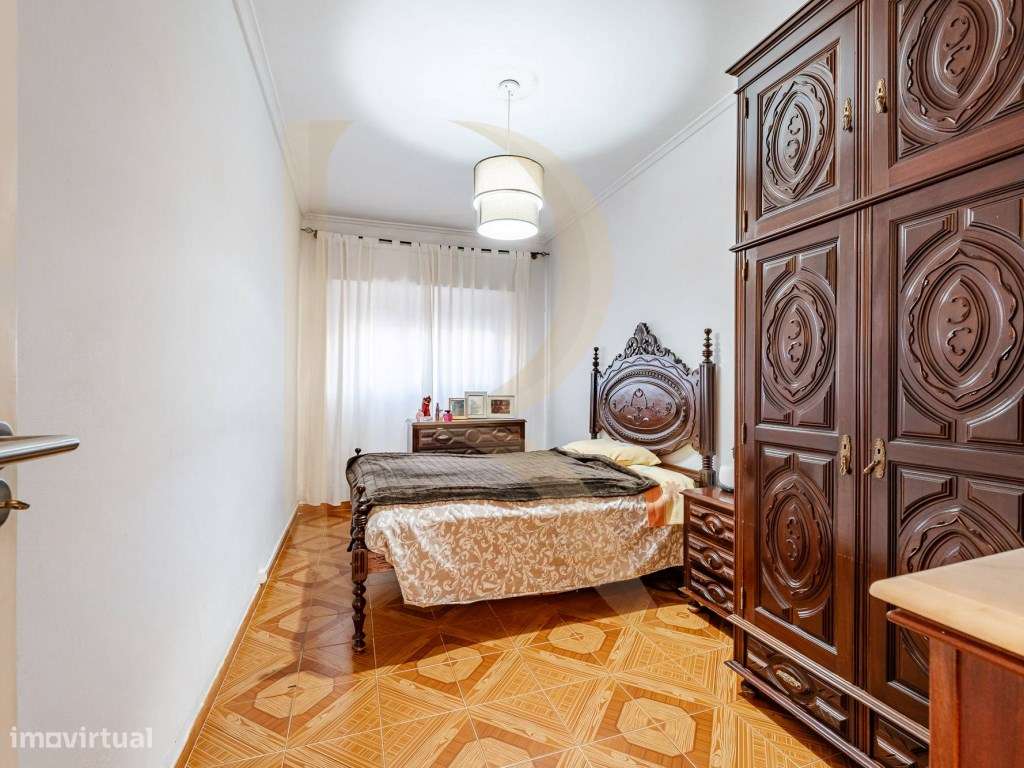 Apartamento T2 com quintal e elevador em Ajuda - Lisboa-18